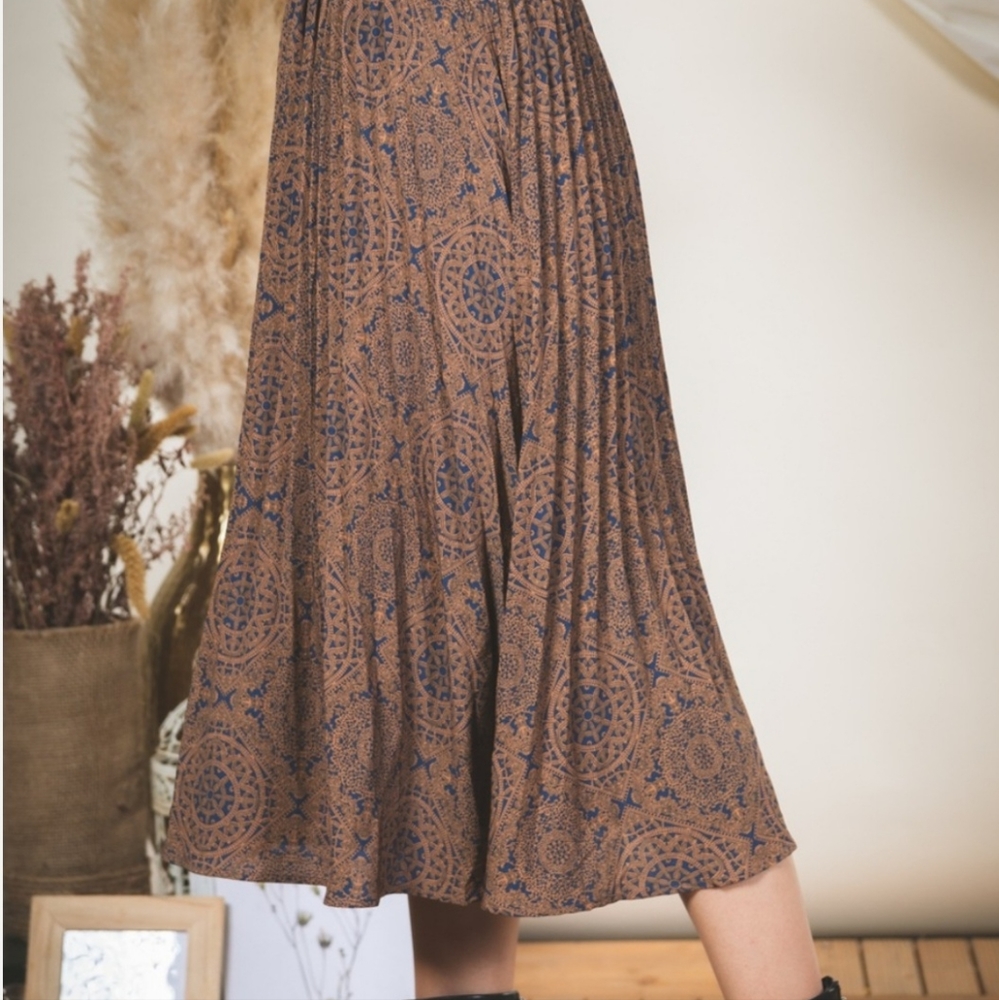 Pleated skirt